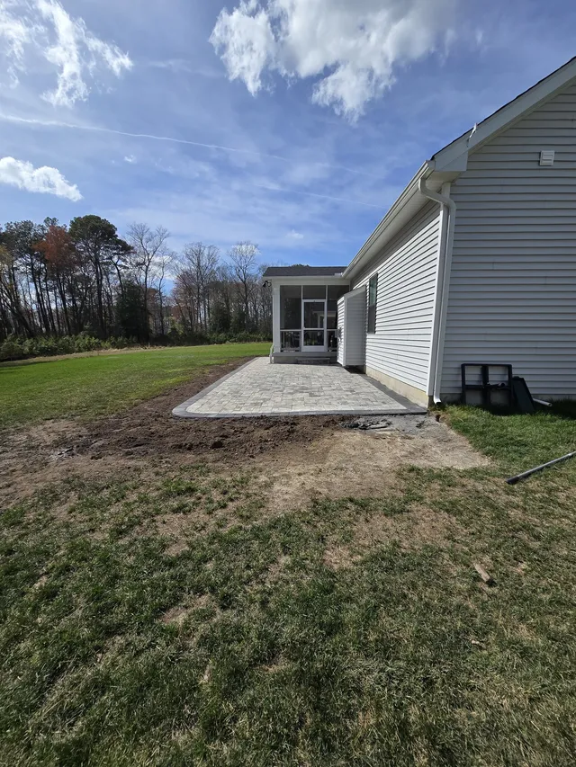 Close-up detail of a curved paver patio edge